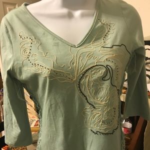 Quarter sleeve keyhole back blouse